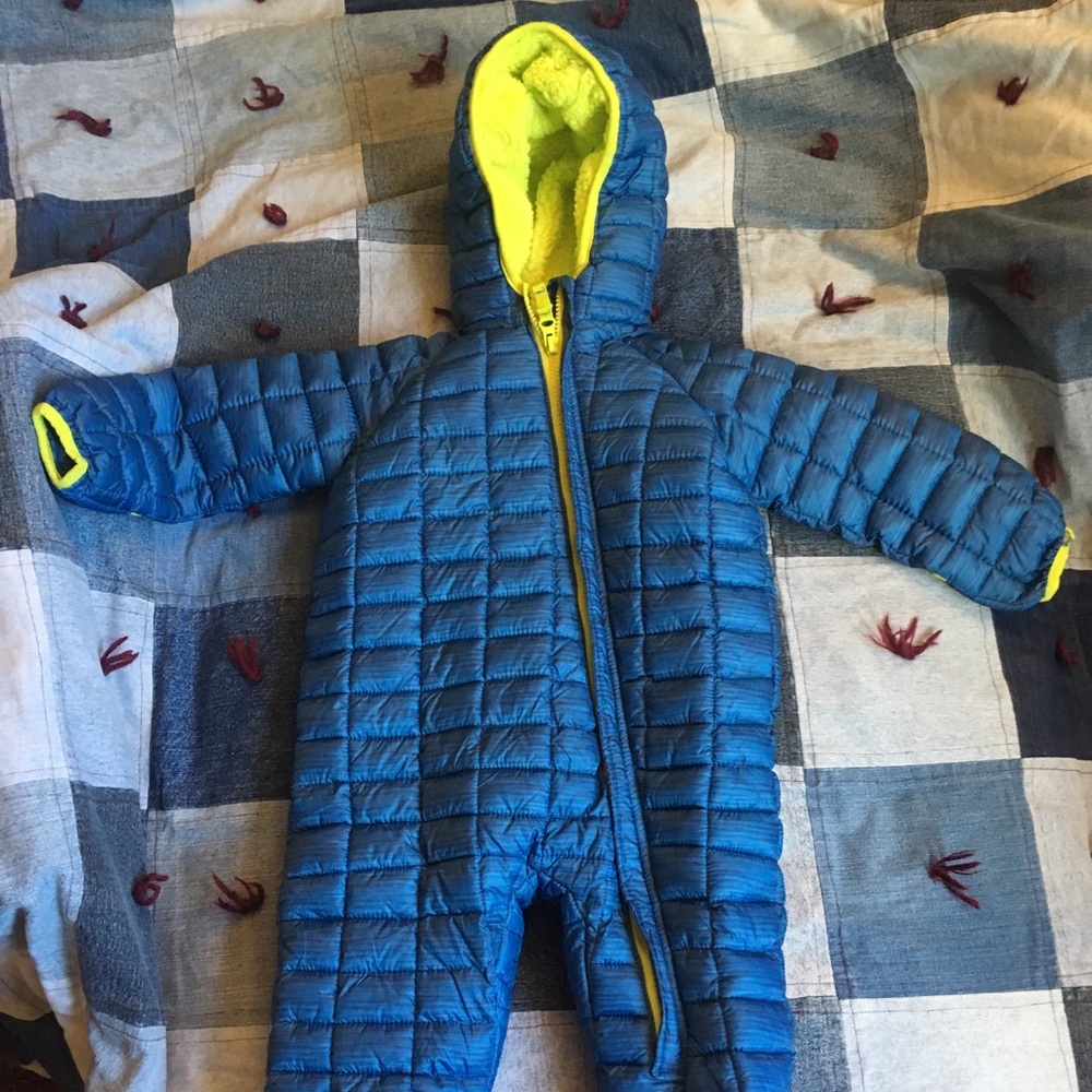 Absolutely perfect toddler baby puffer snowsuit!